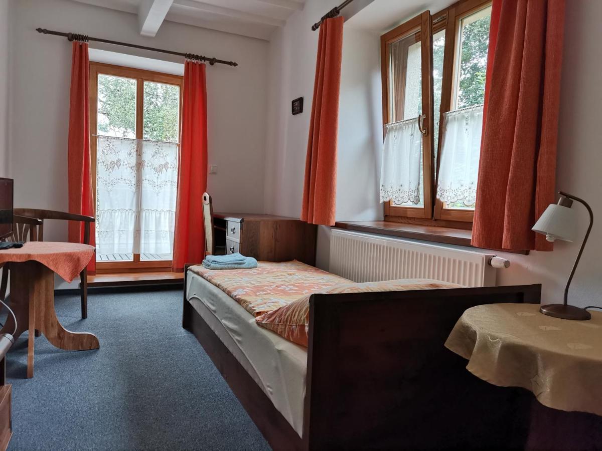Penzion Pod Zamkem Zruc nad Sazavou Exteriör bild