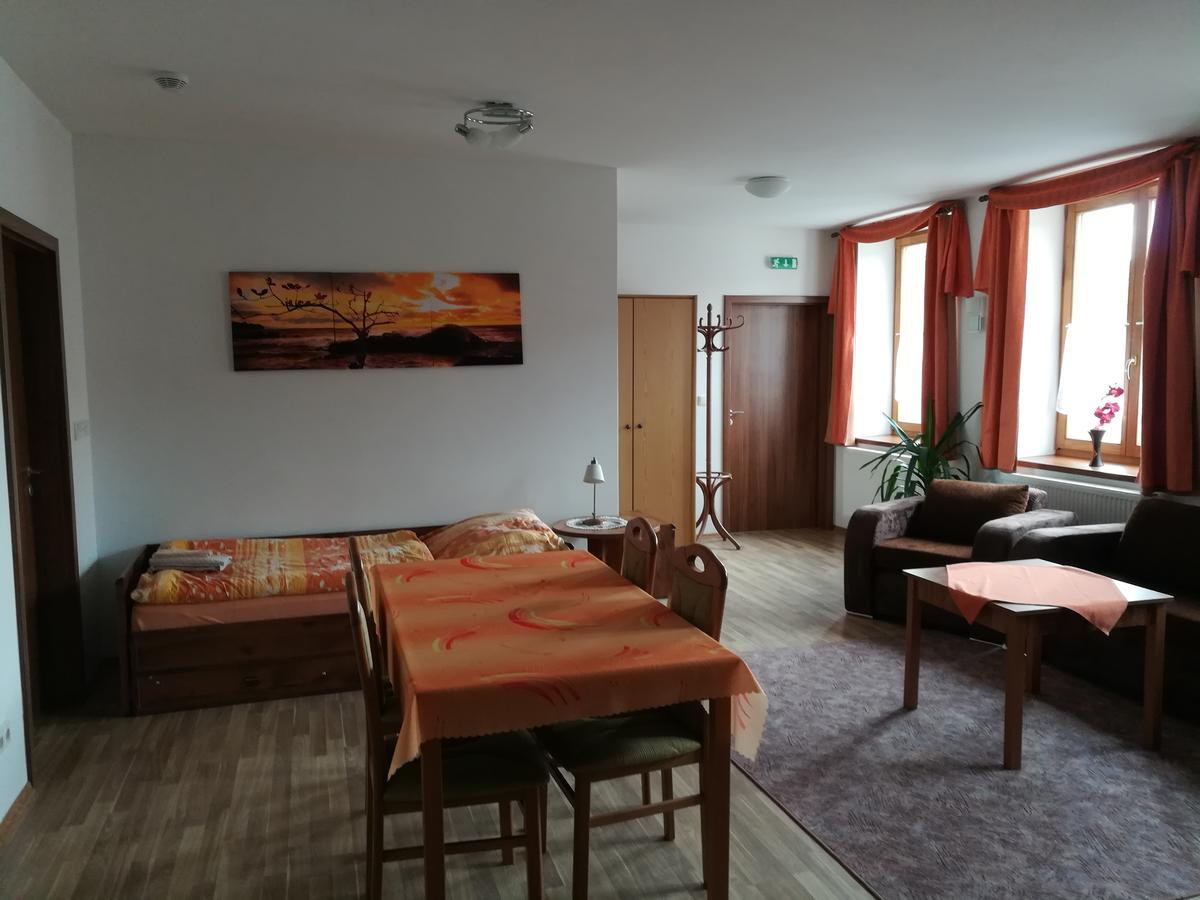 Penzion Pod Zamkem Zruc nad Sazavou Exteriör bild